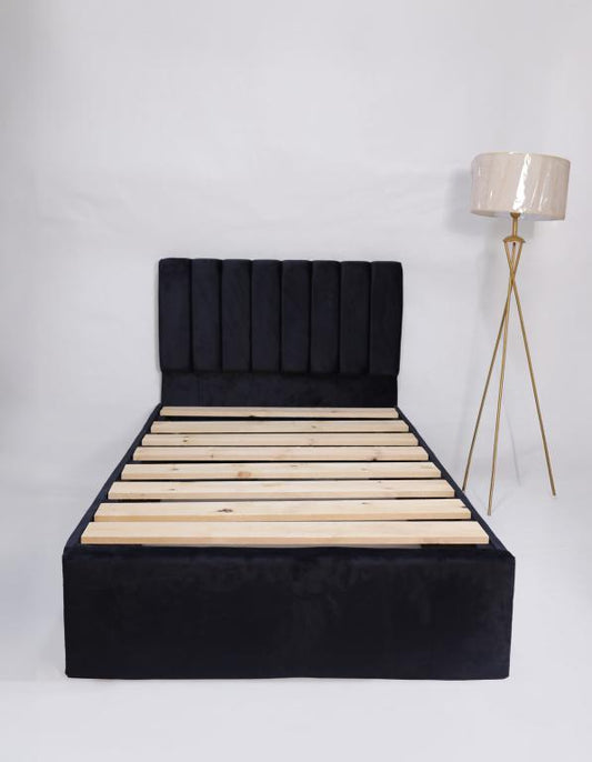 "Rango Furniture bed, featuring a design that combines quality and elegance. Color: Black."