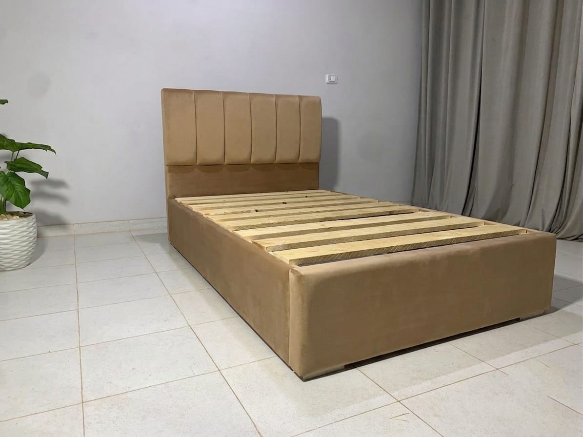"Rango Furniture bed, featuring a design that combines quality and elegance. Color: Coffe."